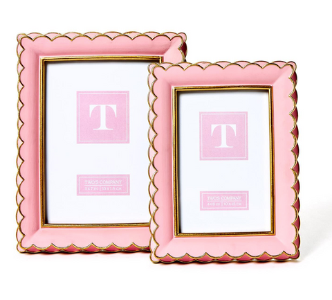 Scalloped Picture Frames 2 Sizes: 4" x 6" and 5" x 7"